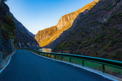 qq传媒在线观看：极速幻影，都市狂飙，共享竞速新视界-2