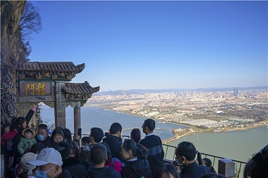 午夜商店安装包：霓虹雨夜狂飙，解锁都市隐藏黑市的终极竞速传奇