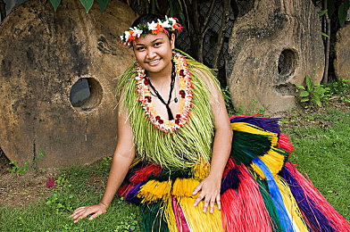 男生把困困放女生定眼里:极速心跳,守护羁绊,霓虹夜幕下的双轨诗篇-3