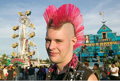 旗袍开襟做双人运动:东方幻想竞速新作《霓裳飞驰》今日上线,双人协作共驭霓虹赛道-3