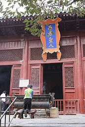 一小男孩妈妈胡萝卜的故事：亲情能量驱动奇幻竞速，收集记忆碎片驶向温暖终点-2