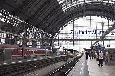 黄色软件vi:霓虹轨迹与脉冲光晕中的极速共鸣-3