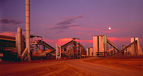 男生捅女生的app：极速穿刺，赛道上的精准超车艺术与心理博弈