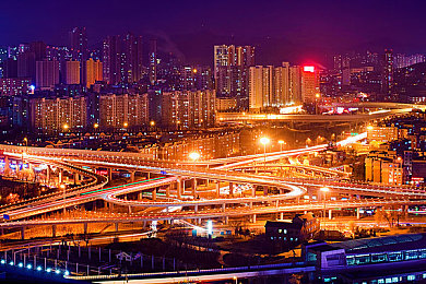 18禁止下载：《极限狂飙：地下风云》硬核驾驶体验获赞，争议内容可独立选择