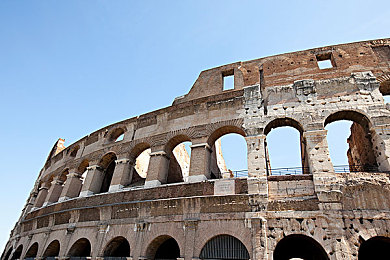 国产成年人片：中国都市竞速新作上线，体验本土速度与夜景交织的激情