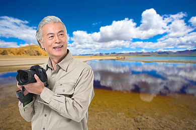 男生把困困放在女生的困困：倦意赛道，暖光传递，唤醒沉睡都市的竞速羁绊