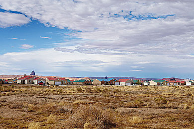 黄色软件OPPO破解版：街头赛车新作深度解析，无限改装背后的硬核物理与风险探讨