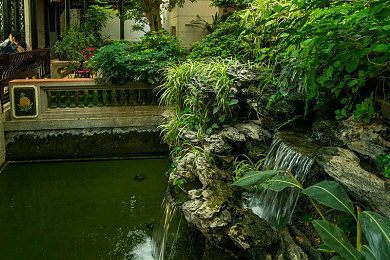 亚欧二区：驾驭双陆，极速穿梭于东方弯道与西方直途的浪漫之旅-2