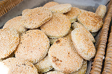 黄色3.0.3免费OPPO版破解大全免费下载：霓虹风暴下的街头极速，真实引擎轰鸣中的改装传奇