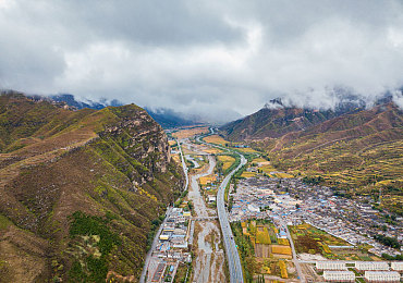 137137大但人文艺术有哪些精彩瞬间：当引擎低语，公路成为叙事诗，竞速游戏的人文时刻