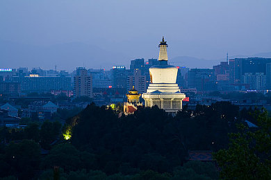 明星AI造梦：虚拟偶像驾驶超跑，情感羁绊驱动极速未来-2