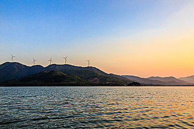 成长AV成人AV:从新手到老司机,在欧洲公路上体验真实驾驶的成长之路-3