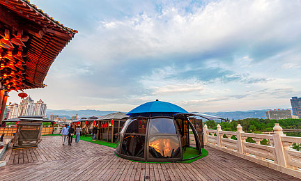 女高中掀裙打屁股无内裤:校园竞速新作上线,创意恶作剧打破阶级壁垒-4