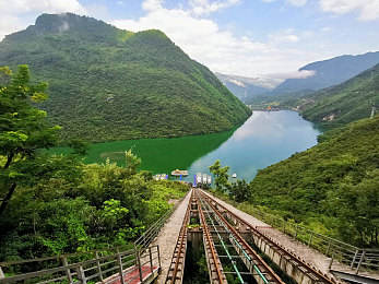 黄色视频oppo：地平线5视觉系改装风潮，亮黄赛车引领赛道美学新趋势-2