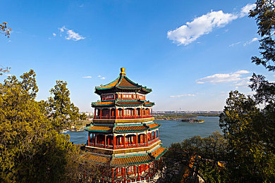 好 色 先 生：霓虹飞车颠覆竞速传统，动态色彩系统成胜负关键