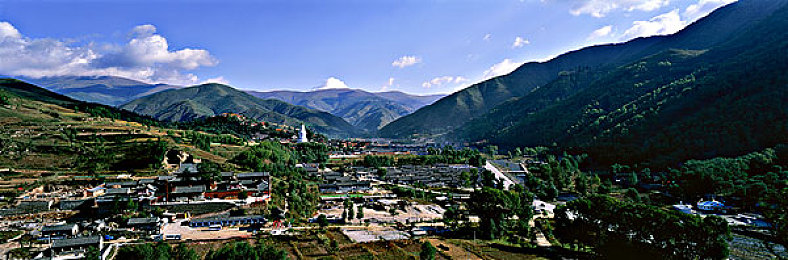 国产成人av网：驰骋华风城，体验深度改装与真实竞速的开放世界之旅