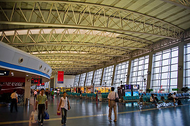 如何下载黄色视频软件：极速狂飙金色风暴上线，视觉动态引擎打造赛道流星-3