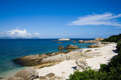 国产成人a v：霓虹城速度传说，夜色下的引擎与抉择之旅-2