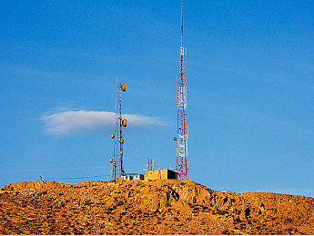 国产成人精品AV片：极速荣耀，华夏飞驰，虚拟赛道上的视听盛宴