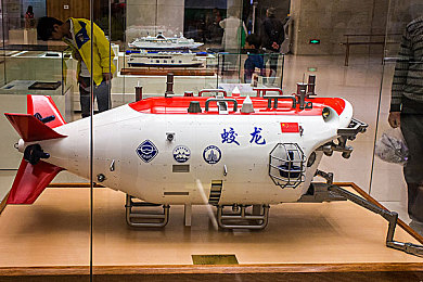 苏州晶体公司ios苏州晶体公司ios怎么:赛博极速晶体纪元登陆iOS,未来都市竞速引爆移动平台-2