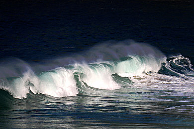 黄色软件下载3.3.0免费版：极速光影，峡谷螺旋中的漂移艺术与改装自由