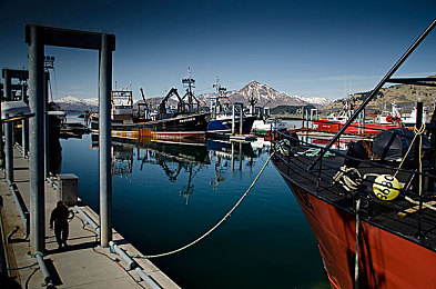 光身美女视频软件：霓虹车神革新竞速，动态光影涂装定义赛道美学-2