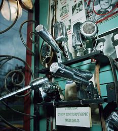 男生困困在女生困困里的：彩虹轨迹颠覆速度法则，美学竞速重构虚拟赛道哲学-3