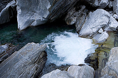 成品和精品的区别：虚拟轮胎下的真实灵魂，驾驶乐趣的匠心代码之旅