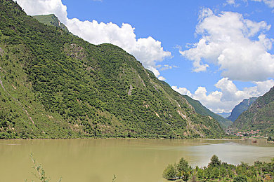 打扑克不盖被子剧烈摇床：极速牌手狂飙之夜，策略卡牌与竞速碰撞的全新体验-2