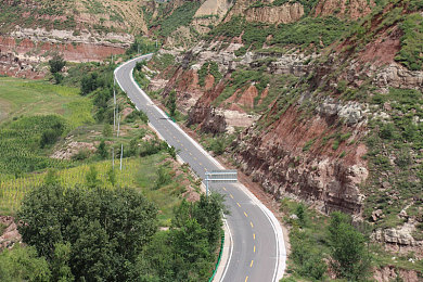 男生机机桶女生机机：极速对抗，双型争锋，重装与流线的赛道博弈