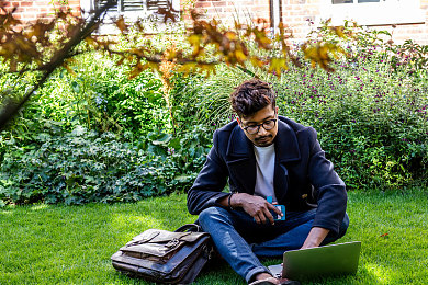 免费黄色app下载2023：沉浸式竞速新作上线，2023年赛道风云等你征服