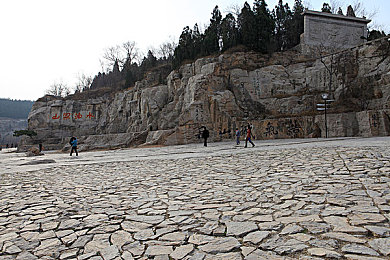 男坤坤放女坤坤：《极速双生》今日上线，双角色实时切换革新竞速体验