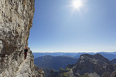 亚洲性一区：霓虹街巷，极速幻影，东方不夜城的漂移诗篇-2