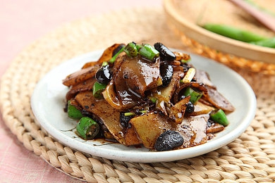 男同黄游：轰鸣之心与都市霓虹下的羁绊竞逐-2