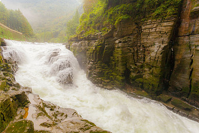 国产三区四区：今日开放世界竞速新作核心攻略，揭秘顶级区域制霸法则与车辆改装秘要-2