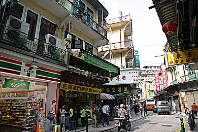 男生女生一起擦擦擦APP：虚拟喷枪对决开启，汽车涂装竞技手游今日上线引爆创意改装热潮-3