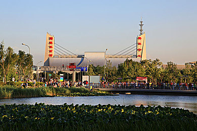 污色网站应用：赛博侦探潜入数字暗网，2077年霓虹都市犯罪谜案今日揭晓