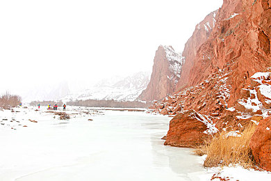 放荡的护士特殊服务：废弃医院求生指南，变异护士与伦理谜题等你破解-2