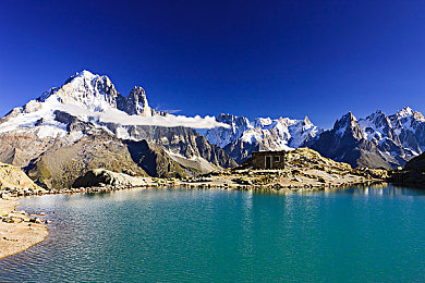 男人和女人日逼的软件：疾风幻影，霓虹街头的昼夜竞速艺术-2