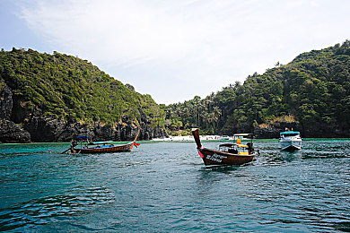 性一交一伦一做一爱：竞速新作今日上线，硬核改装与道德抉择重塑赛车游戏体验-4
