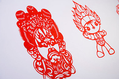 美女露奶头软件：赛车游戏掀起视觉改装热潮，玩家化身街头艺术家打造个性座驾