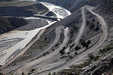 羽毛在尿孔缝划来划去搞笑版：竞速新作颠覆物理法则，荒诞改装引爆驾驶乐趣