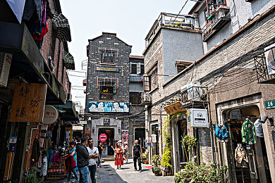 成人aⅤ：硬核赛车新作今日上线，两百项调校参数重塑竞速法则