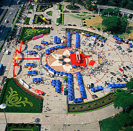 黄色www：像素极速，弯道轨迹编织的复古竞速艺术-1