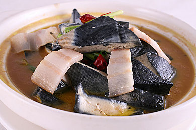 汤不热大剧院破解免费版下载：极速剧院幻影巡演，体验艺术赛道与竞速狂想曲