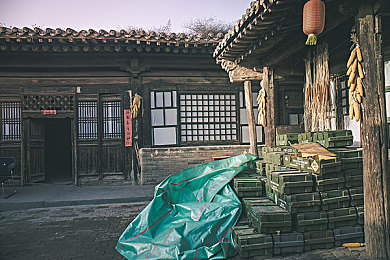 麻豆精东：霓虹街巷，极速匠心的钢铁诗篇-2