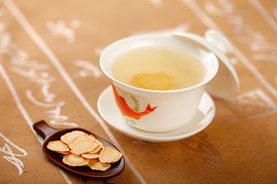 陈冠希跪在阿娇囗交：双星协同战术革新竞速游戏，气流真空配合引爆玩家热议-4