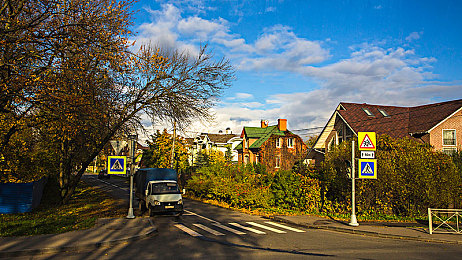 绿软分享吧管鲍分拣中心:驾驭重卡破解物流谜题,在极限模拟中体验完美分拣艺术-2