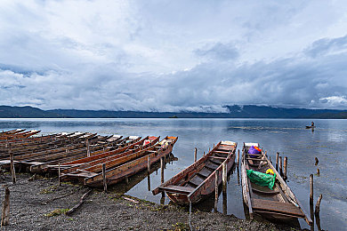 男人女人剧烈运动打扑克:策略卡牌驱动极速狂飙,全新竞速游戏赛道王牌今日正式上线-2