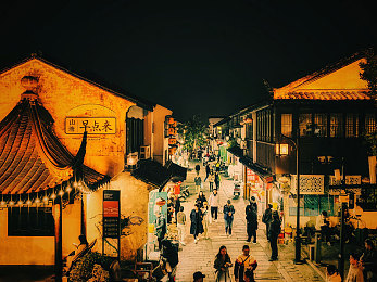 黄色软件下载oppo手机版免费：都市光影赛道，指尖极速驾驭艺术-2